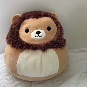 Brown lion squishmallow